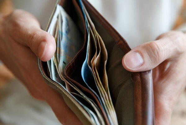 monedero resentido por la cuesta de enero