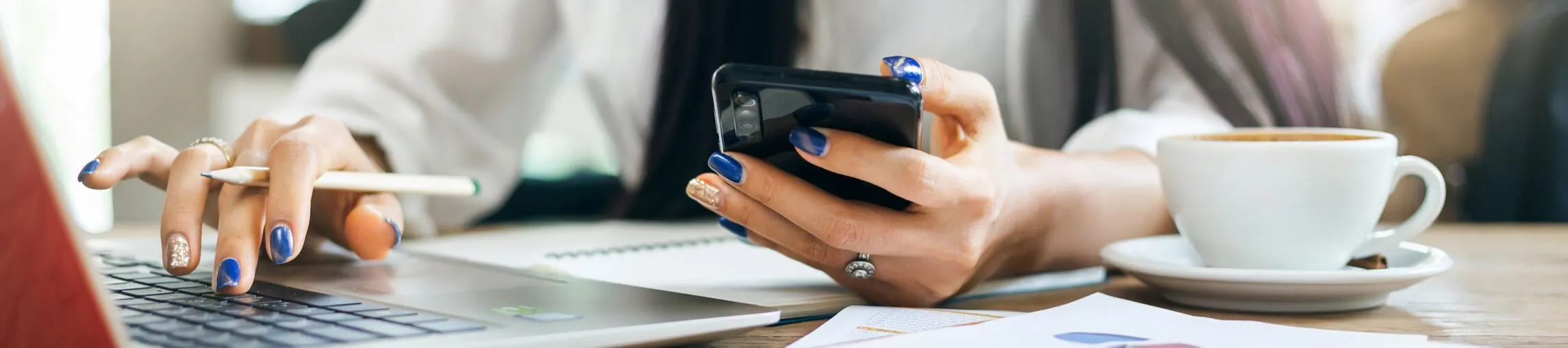 Mujer solicitando un préstamo de capital privado