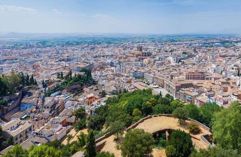 Prestamistas en Granada: financiación segura en 2025