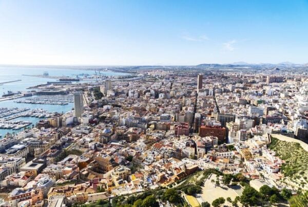 Vista de la capital alicantina donde operan los prestamistas en Alicante